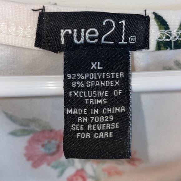 FLORAL TOP - Picture 3 of 3